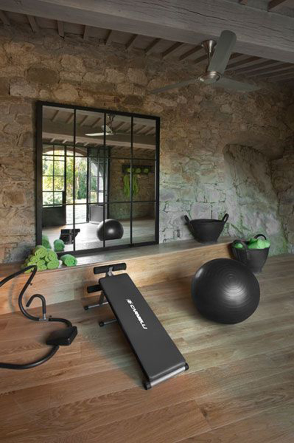 Exercisroom-with-stone-wallpaper