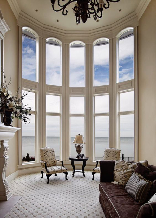 Sun-room-with-rectangular-windows