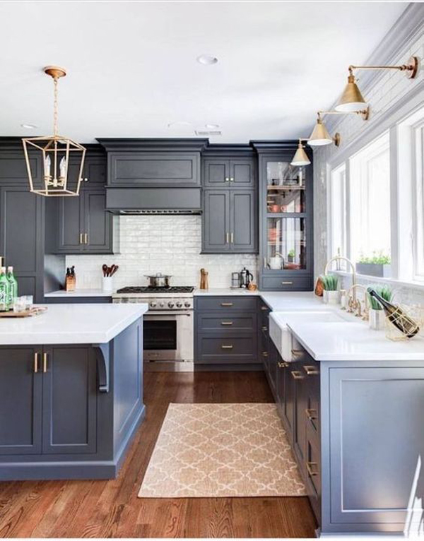 Beautiful-blue-and-white-kitchen-design
