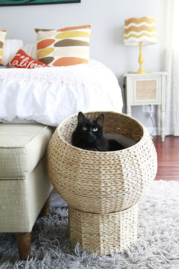 Cozy-rattan-cat-basket