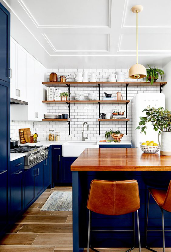 Combine-farmhouse-with-dark-blue-kitchen-design