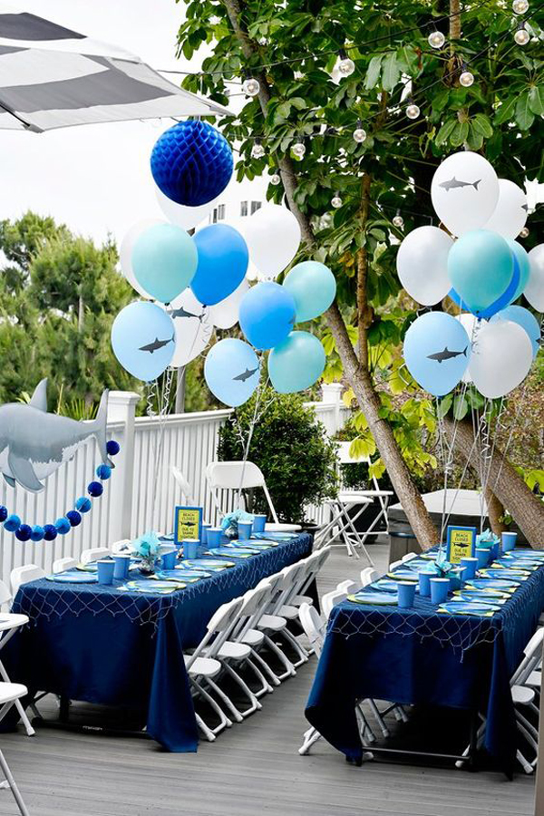 Birthday-dexoration-with-blue-and-white-theme
