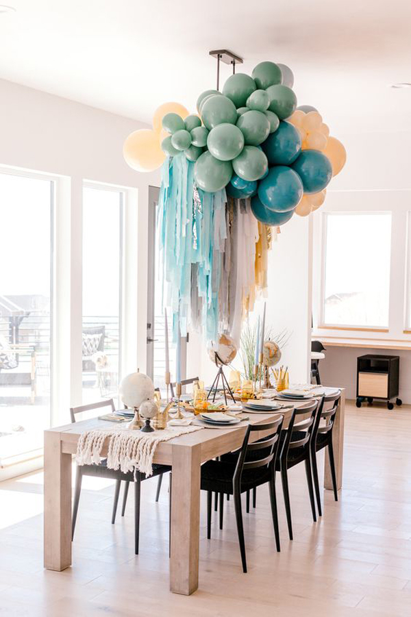 Beautiful-balloon-ceiling-installation