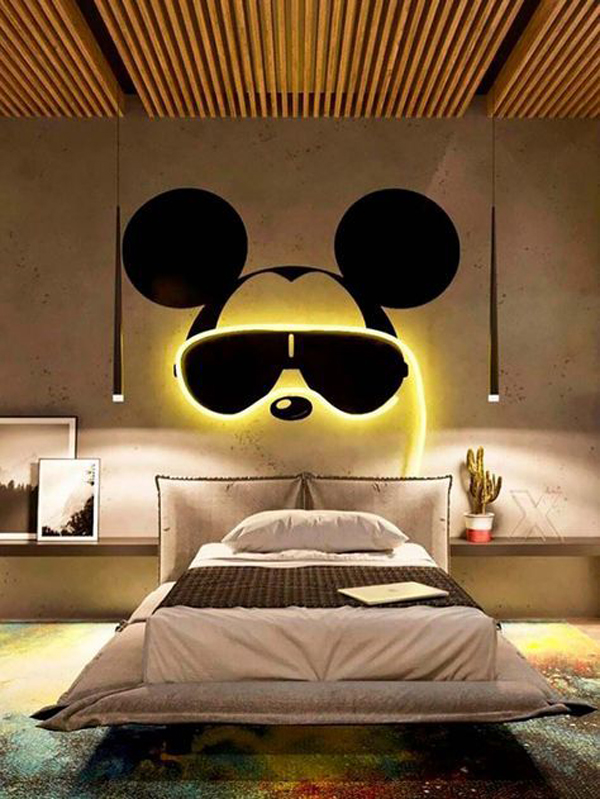 Cool-bedroom-with-Mickey-Mouse-theme