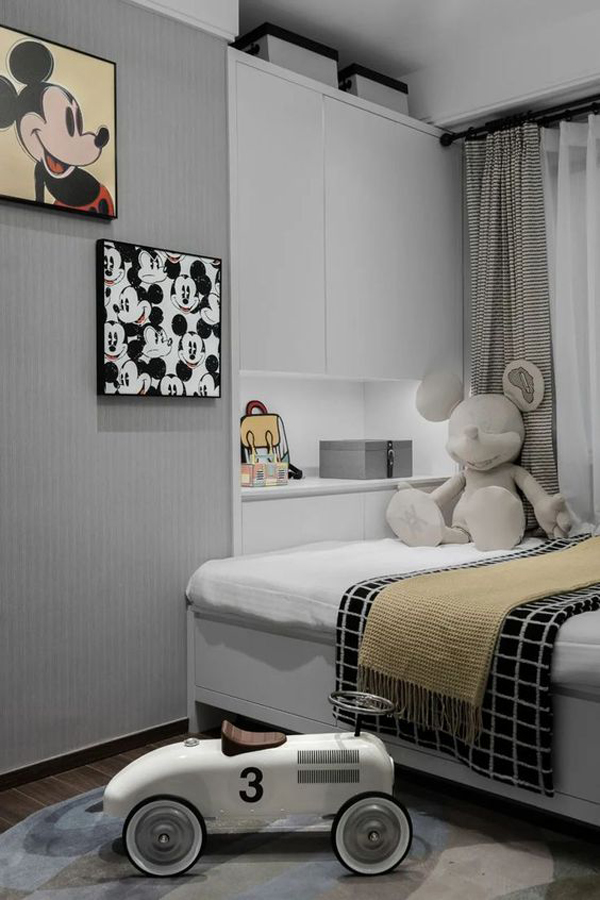 Boys-room-with-Mickey-Mouse-theme