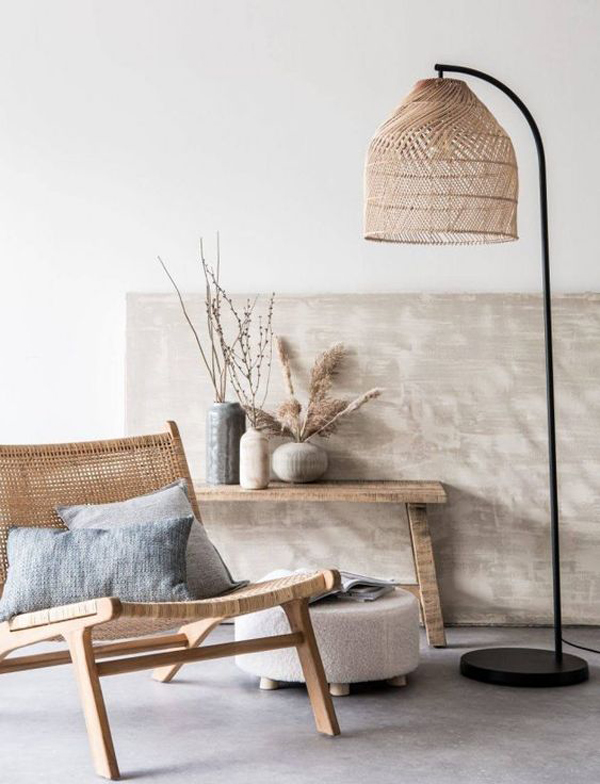 Aesthetic-bohemian-decor-with-floor-lamps