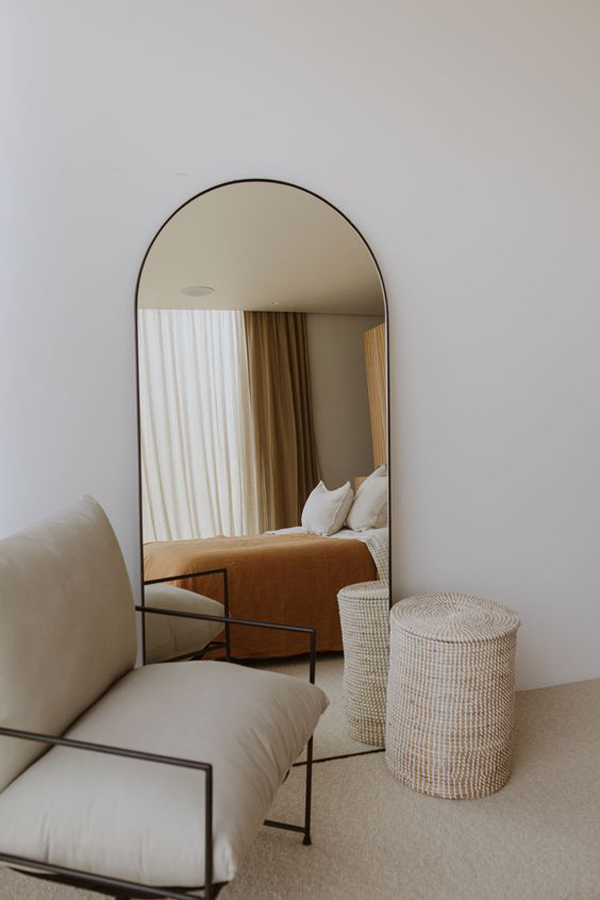 Aesthetic-floor-mirror-in-your-bedroom