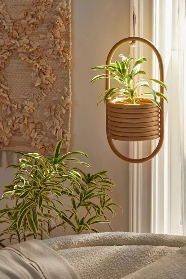 Simple-rattan-hanging-planter