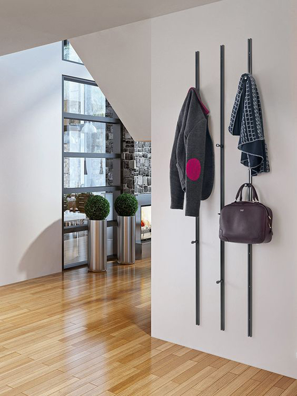 Simple-wall-clothes-stand