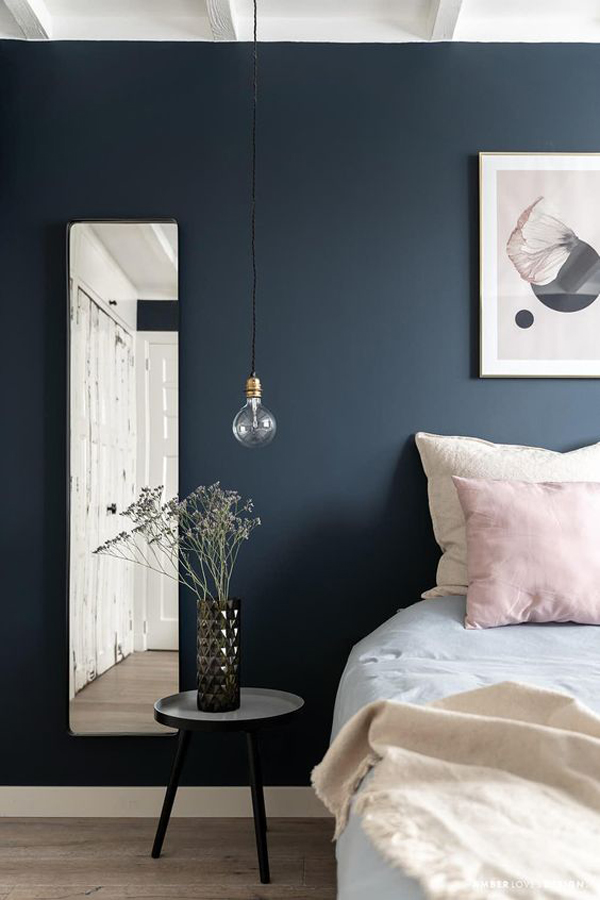Classic-bedroom-in-navy-color