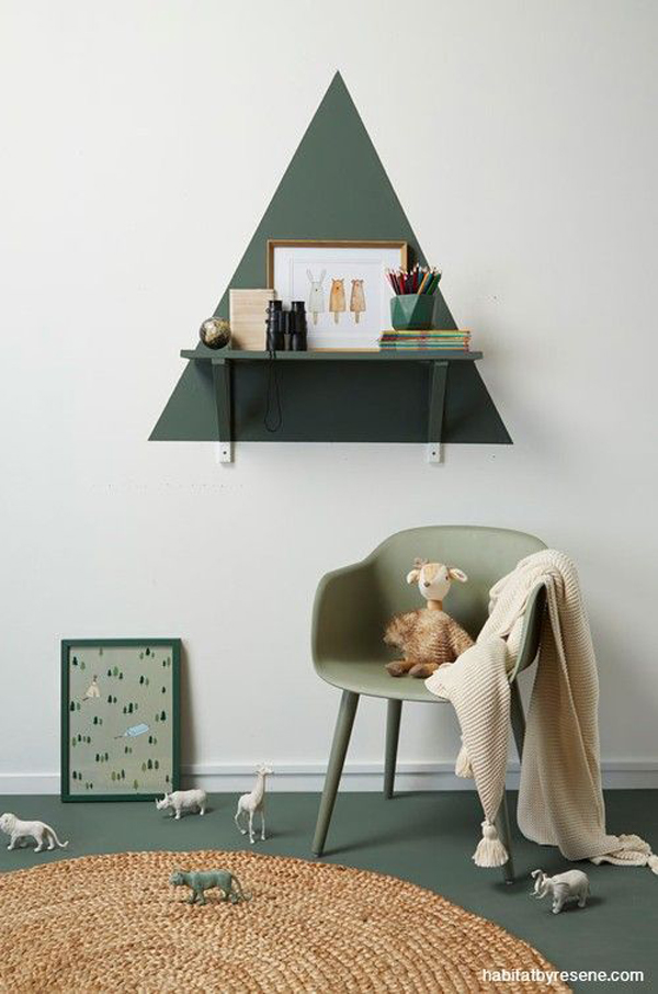 Room-wall-painting-with-triangle-shape